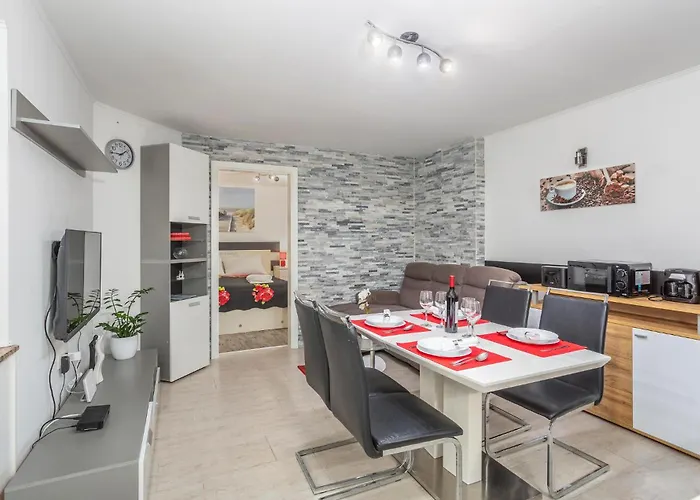 2 Bedroom Stunning In * 里耶卡