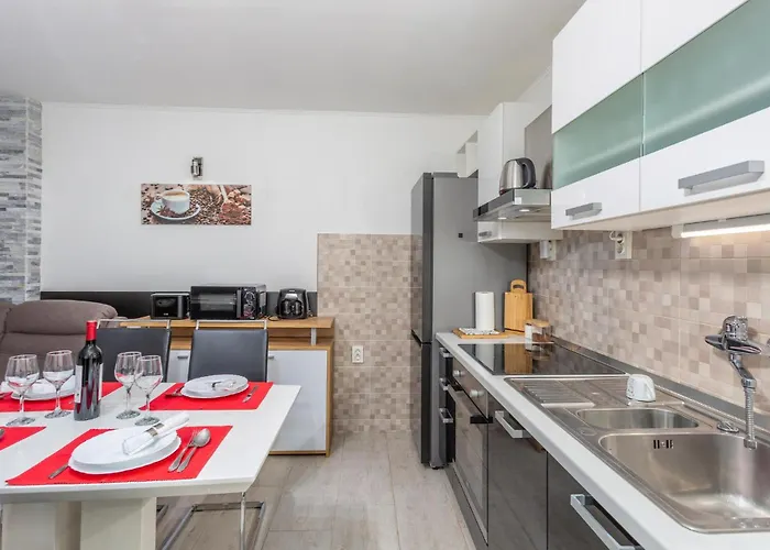 2 Bedroom Stunning In * 里耶卡