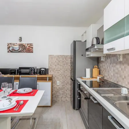 2 Bedroom Stunning In * רייקה