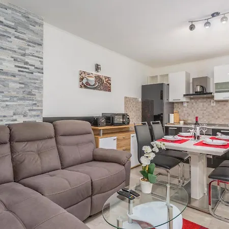 2 Bedroom Stunning In