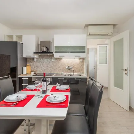 2 Bedroom Stunning In * רייקה