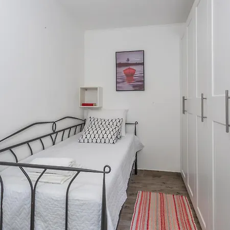 2 Bedroom Stunning In דירה